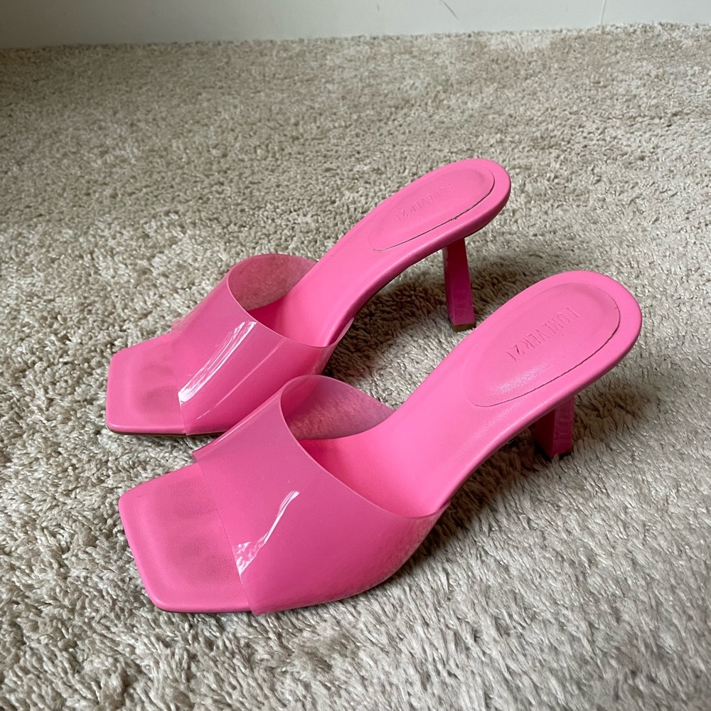 Pink heals, Forever 21, size 7, perfect for a night out !!